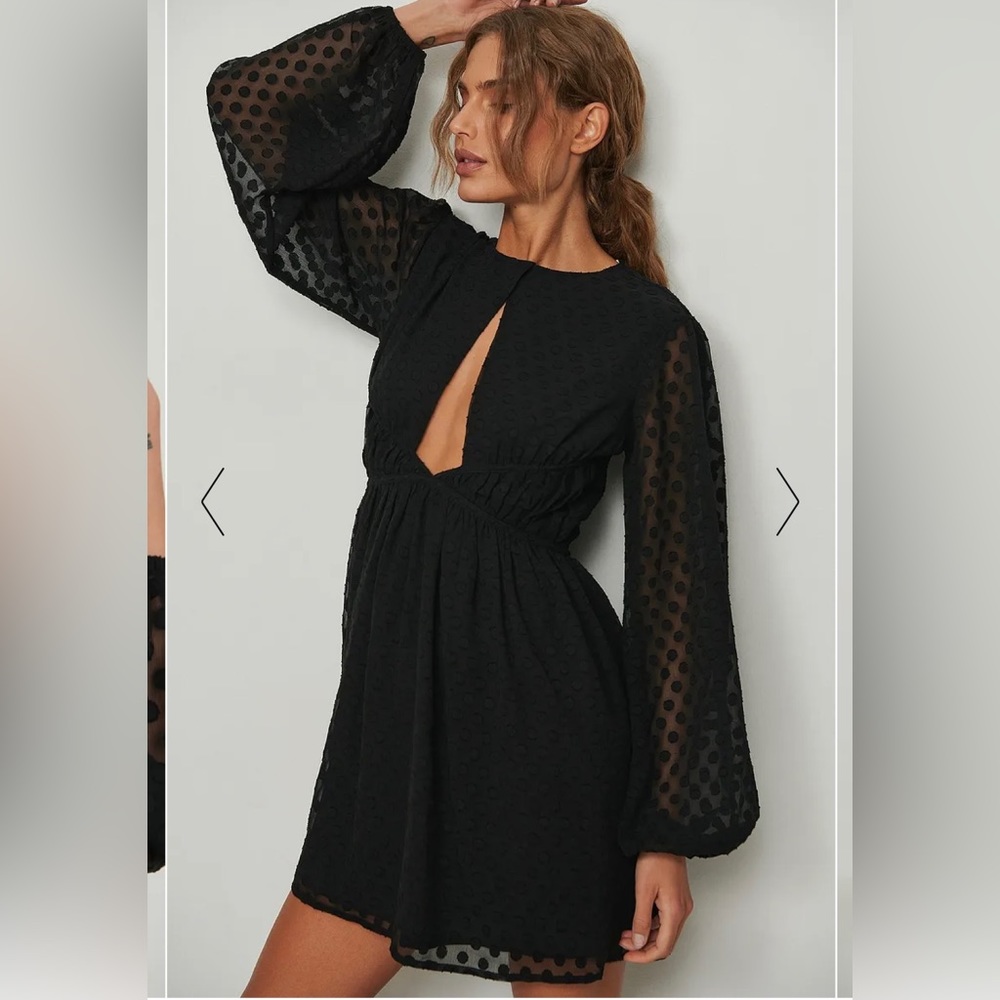 Beautiful black dress, perfect for a formal event or just going out.